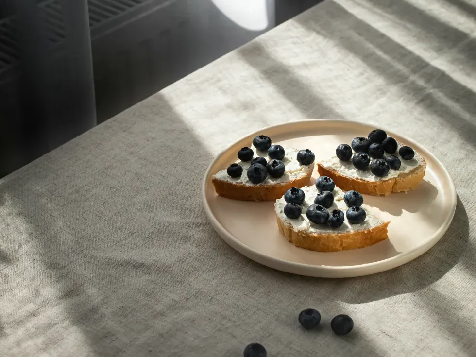 Eating breakfast without a phone — screen-free habit